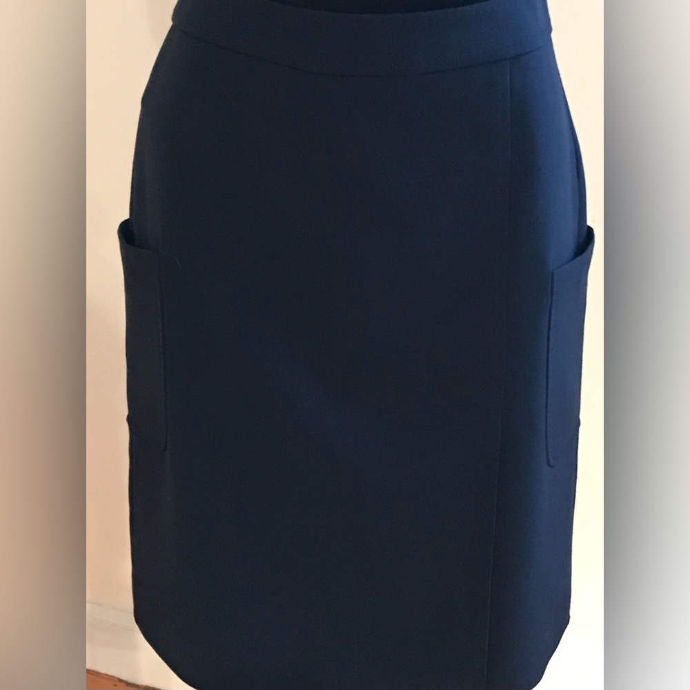Brooks  Brothers Navy Blue Big Pockets Skirt Zipper Back SZ 8 Split In Front.